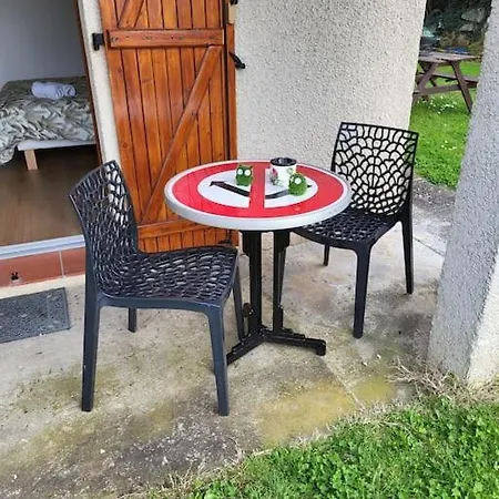 Dans Une Maison Proche Du Mett , Tran ,